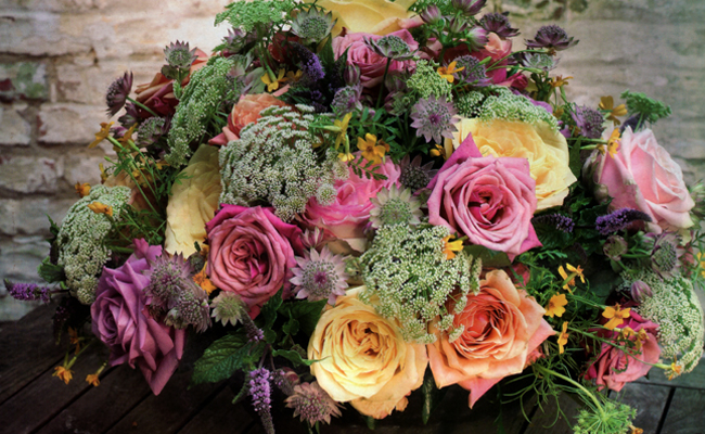 Allestimenti matrimoni ed eventi con composizioni floreali di rose ed tutti i tipi di fiori